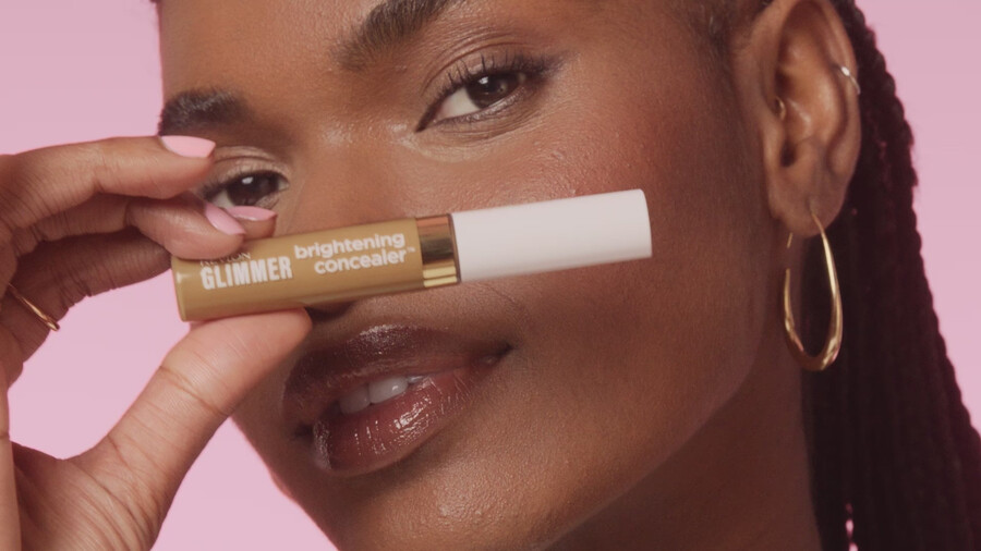 schimmernder aufhellender concealer